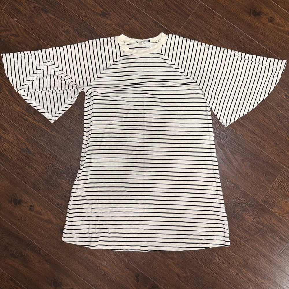 THE FIFTH LABLE CREAM W/ BLACK STRIPES DRESS FLOWING MEDIUM LEGNTH SLEEVES